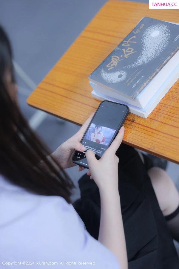 豆瓣酱  [XiuRen]高清写真图 2024.03.29 No.8319 豆瓣酱 美腿性感第5张图片